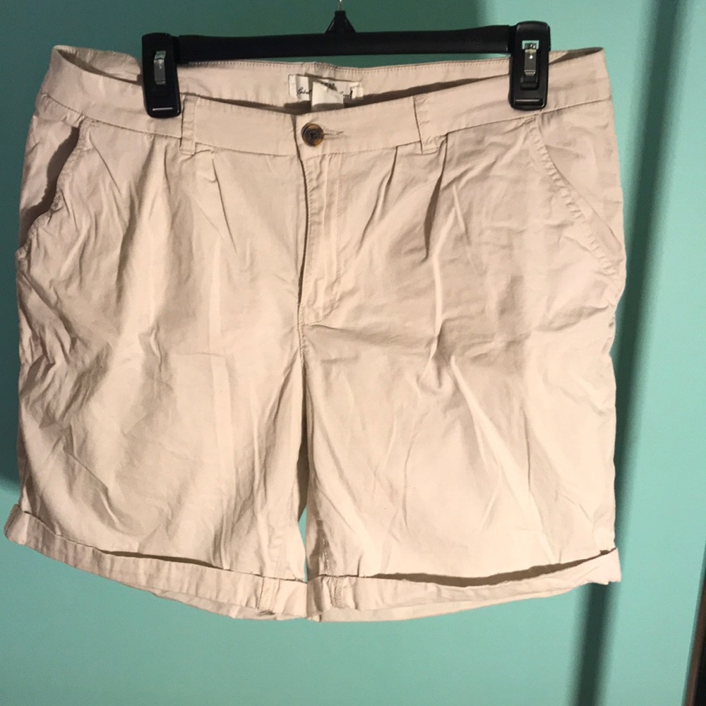 Khaki shorts 💙